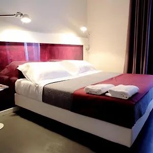inn-urbe-colosseo.it-romehotels.com/